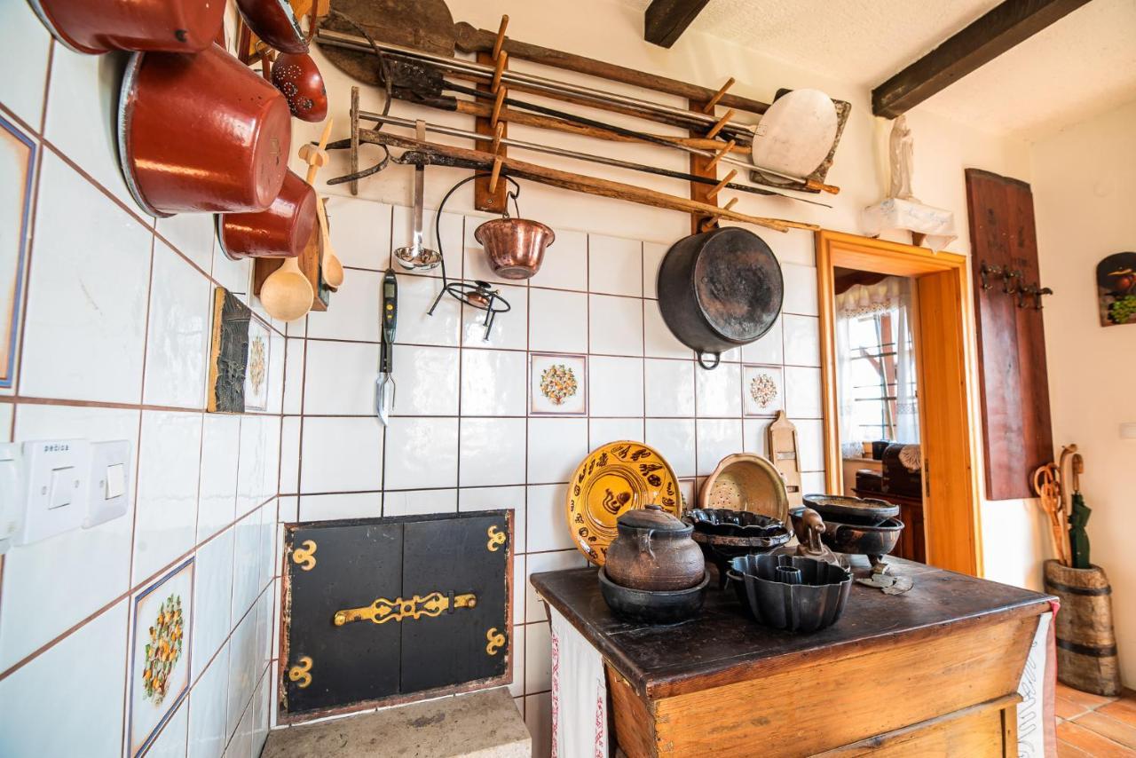 Authentic Countryside Villa With Hot Tub Veliki Kamen الغرفة الصورة