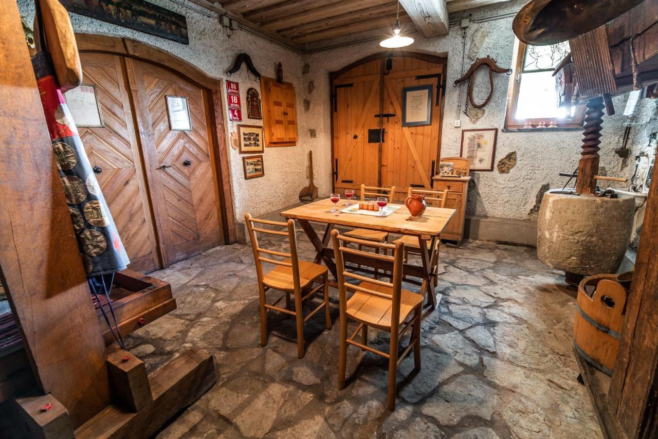 Authentic Countryside Villa With Hot Tub Veliki Kamen الغرفة الصورة