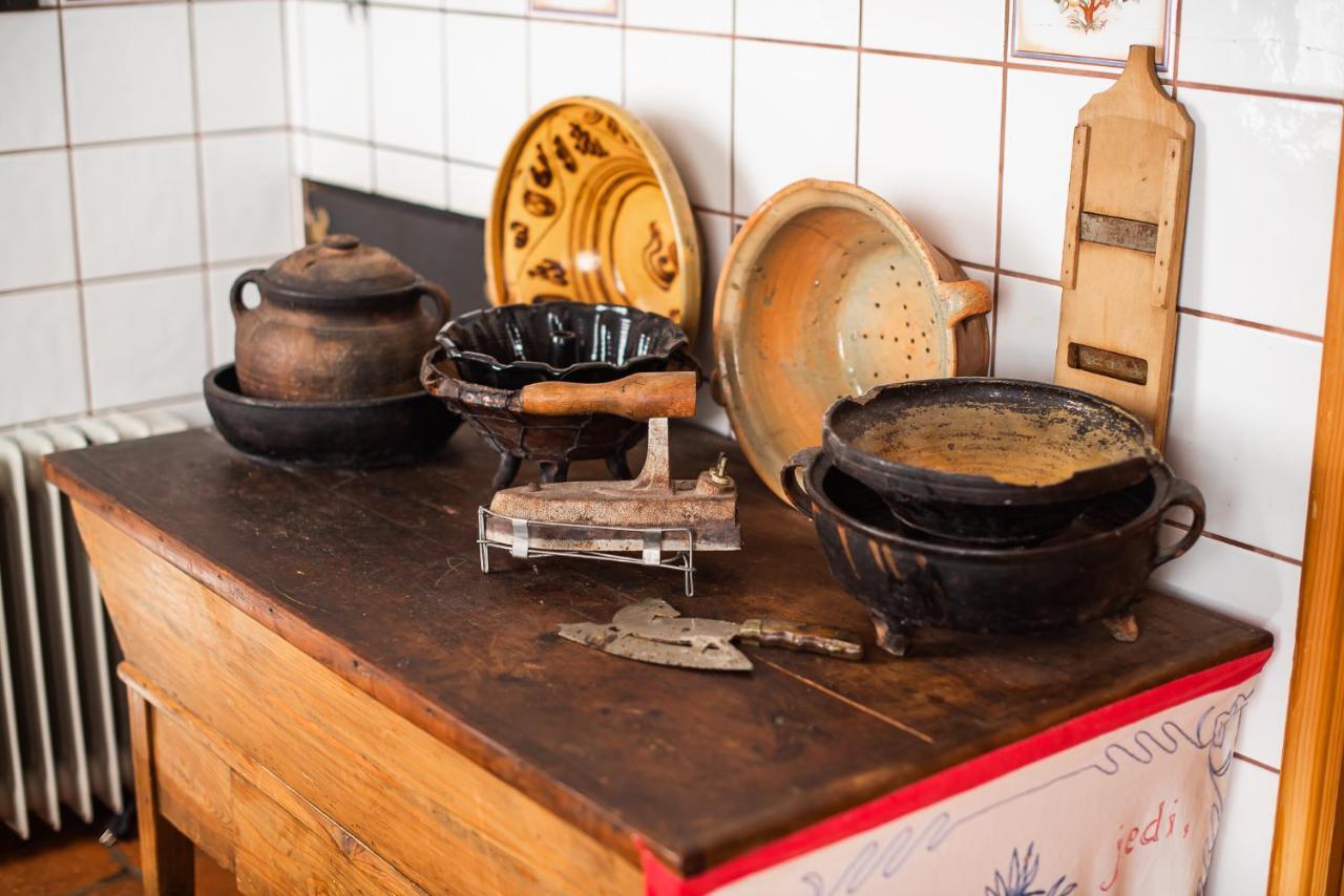 Authentic Countryside Villa With Hot Tub Veliki Kamen الغرفة الصورة